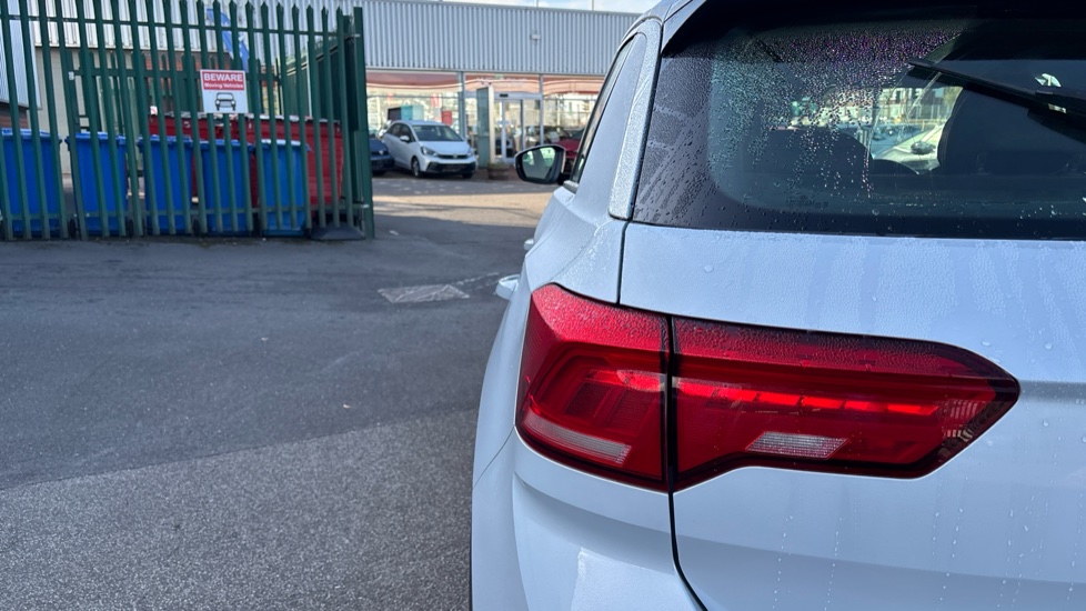 Volkswagen T-Roc 1.5 TSI EVO SE 5dr Petrol Hatchback - Image 28