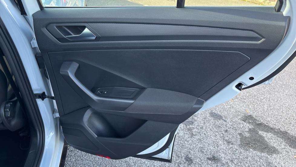 Volkswagen T-Roc 1.5 TSI EVO SE 5dr Petrol Hatchback - Image 32