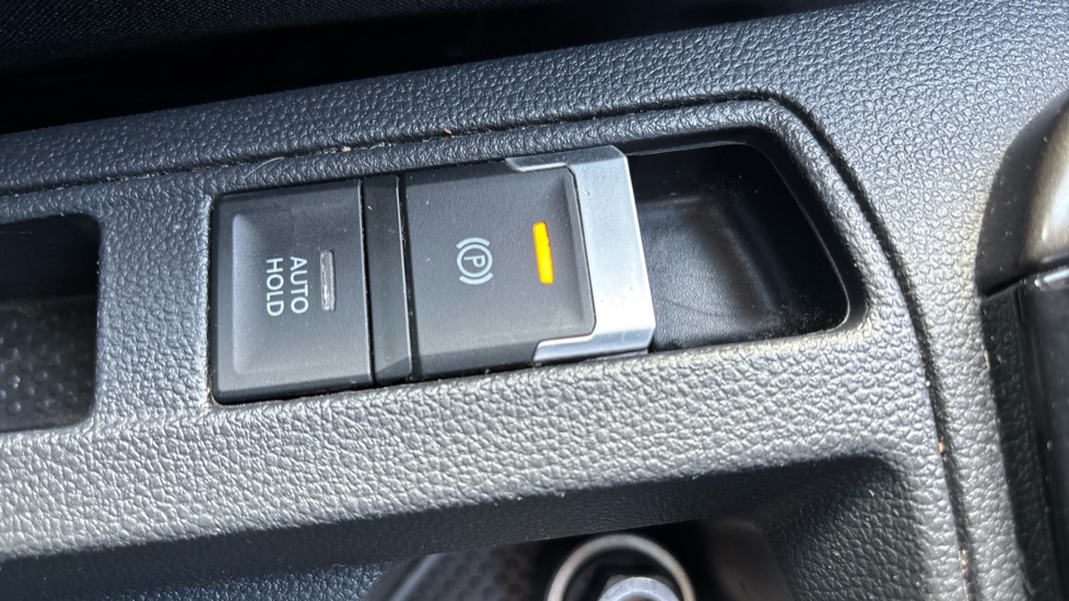 Volkswagen T-Roc 1.5 TSI EVO SE 5dr Petrol Hatchback - Image 45