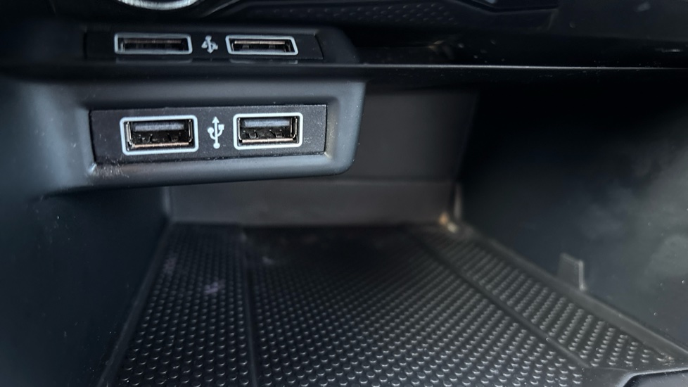 Volkswagen T-Roc 1.5 TSI EVO SE 5dr Petrol Hatchback - Image 46