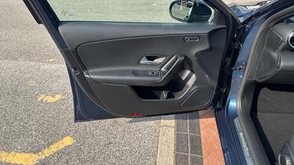Mercedes-Benz A-Class A180 SE 5dr Petrol Hatchback - Image 32