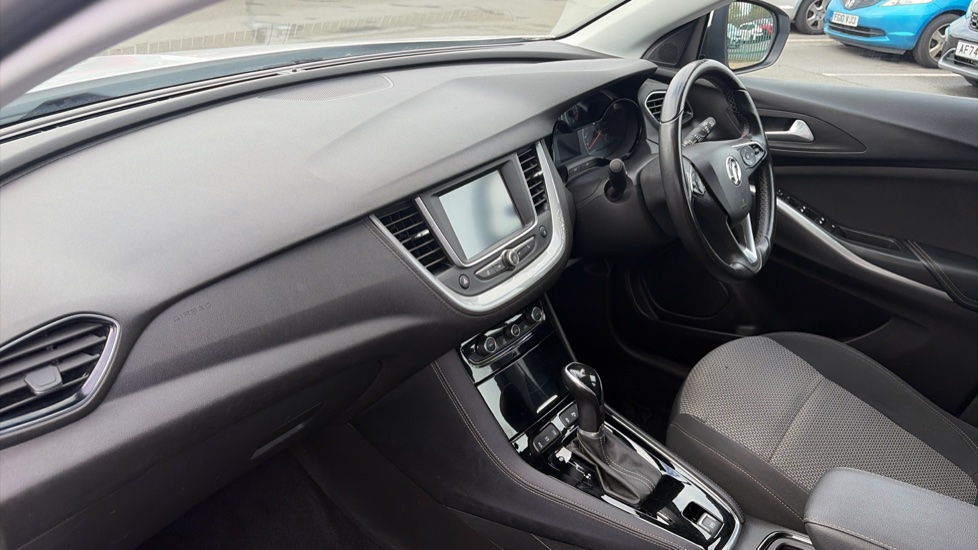 Vauxhall Grandland X 1.2 Turbo SE 5dr Auto [8 Speed] Petrol Hatchback - Image 9