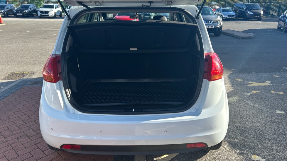 Kia Venga 1.6 4 5dr Auto [6] Petrol Hatchback - Image 4