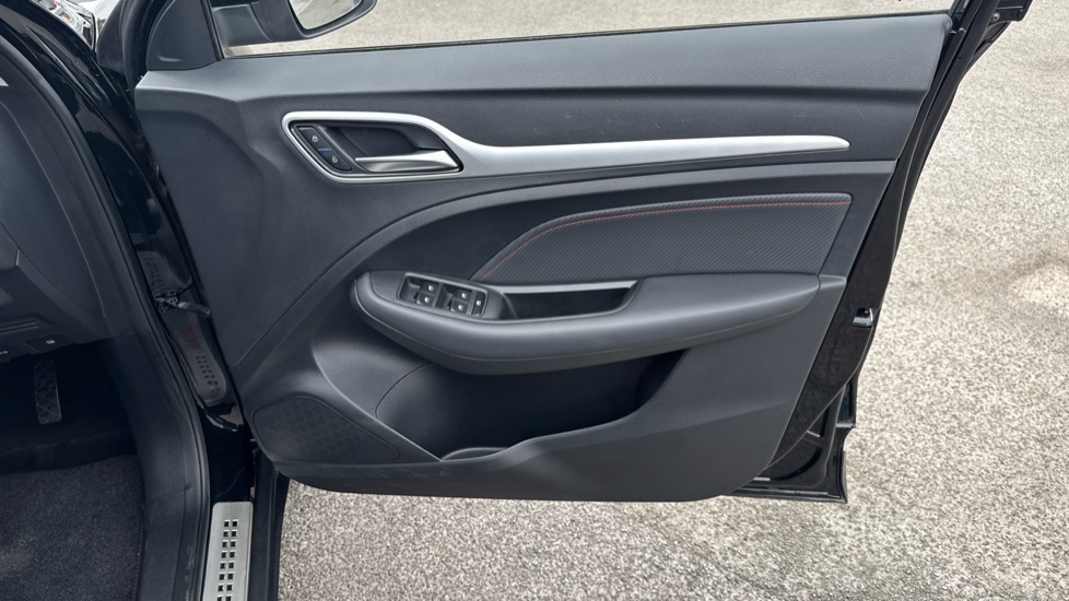 MG ZS 1.5 VTi-TECH Exclusive 5dr Petrol Hatchback - Image 28