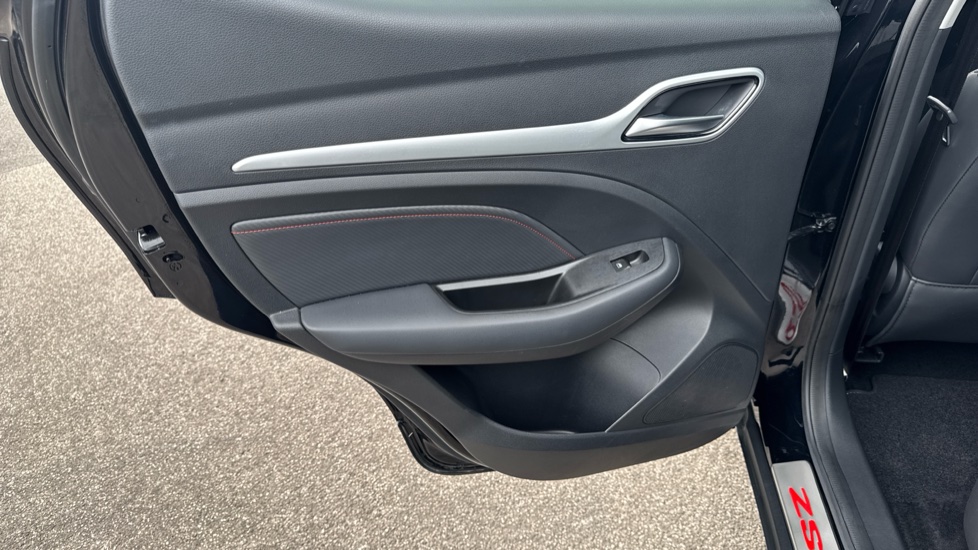 MG ZS 1.5 VTi-TECH Exclusive 5dr Petrol Hatchback - Image 32