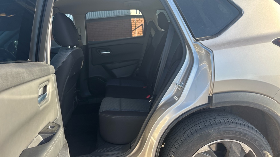 Nissan X-Trail 1.5 E-Power E-4orce 213 N-Connecta 5dr Auto Hybrid Station Wagon - Image 16