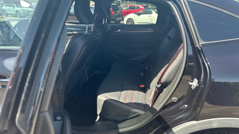 Renault Arkana 1.6 E-TECH Hybrid 145 R.S. Line 5dr Auto Hybrid Estate - Image 16