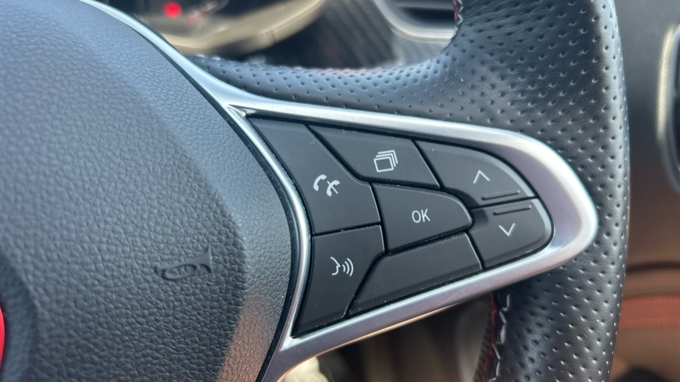 Renault Arkana 1.6 E-TECH Hybrid 145 R.S. Line 5dr Auto Hybrid Estate - Image 23