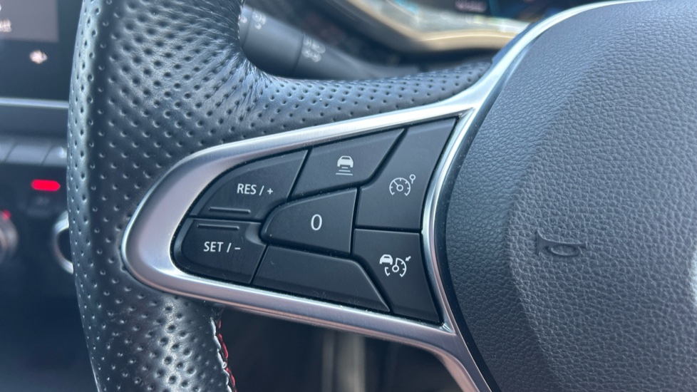 Renault Arkana 1.6 E-TECH Hybrid 145 R.S. Line 5dr Auto Hybrid Estate - Image 24