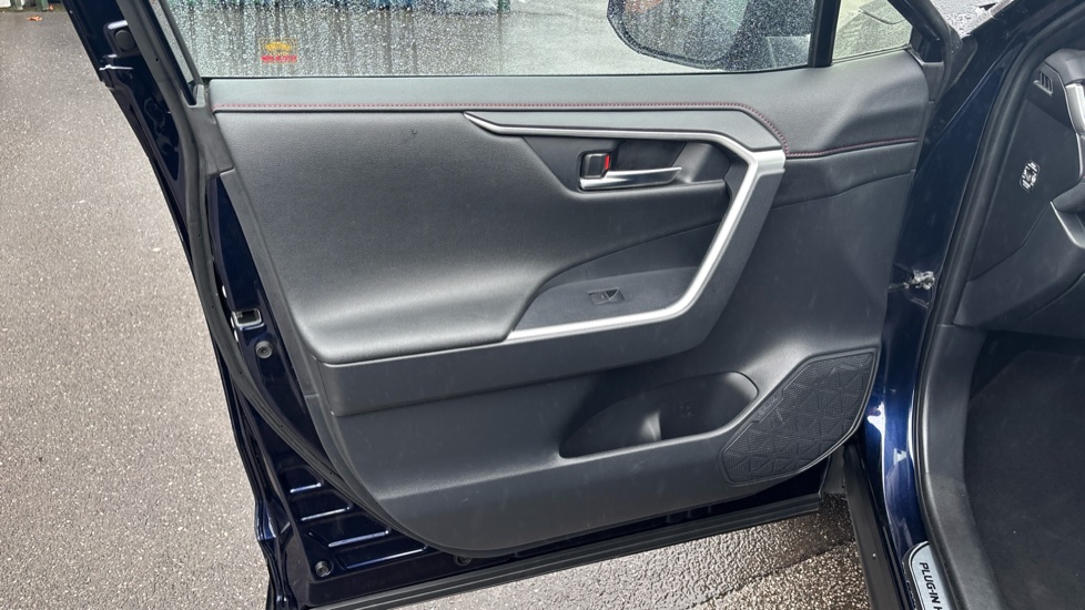 Toyota RAV4 2.5 PHEV Design 5dr CVT Estate - Image 24