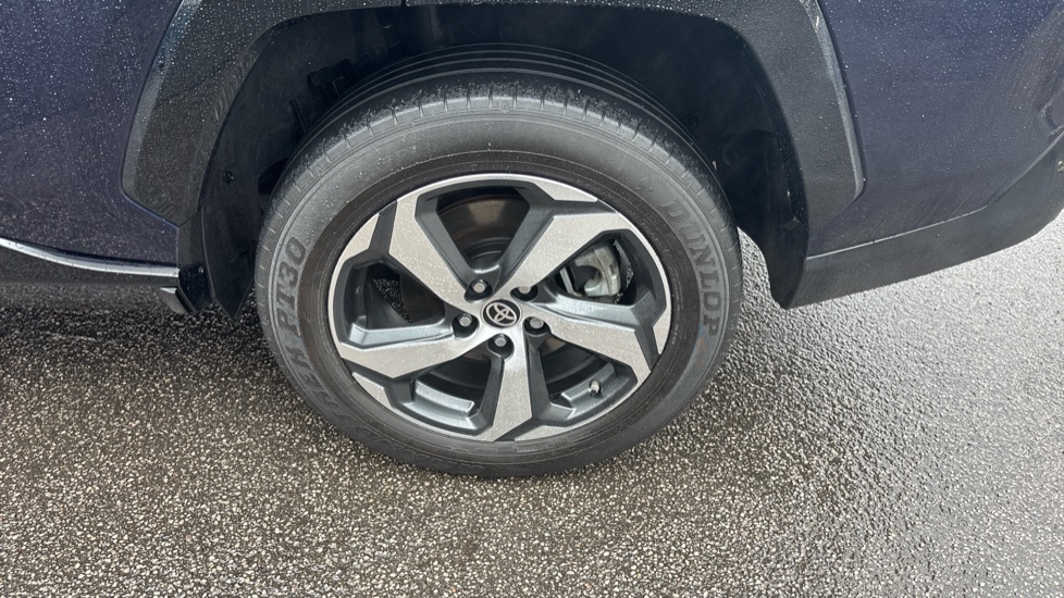 Toyota RAV4 2.5 PHEV Design 5dr CVT Estate - Image 31