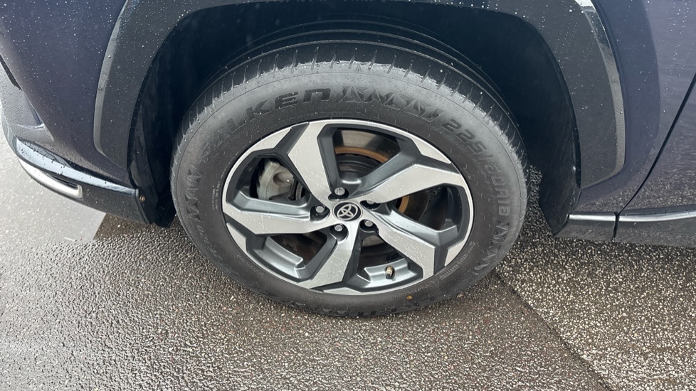 Toyota RAV4 2.5 PHEV Design 5dr CVT Estate - Image 32