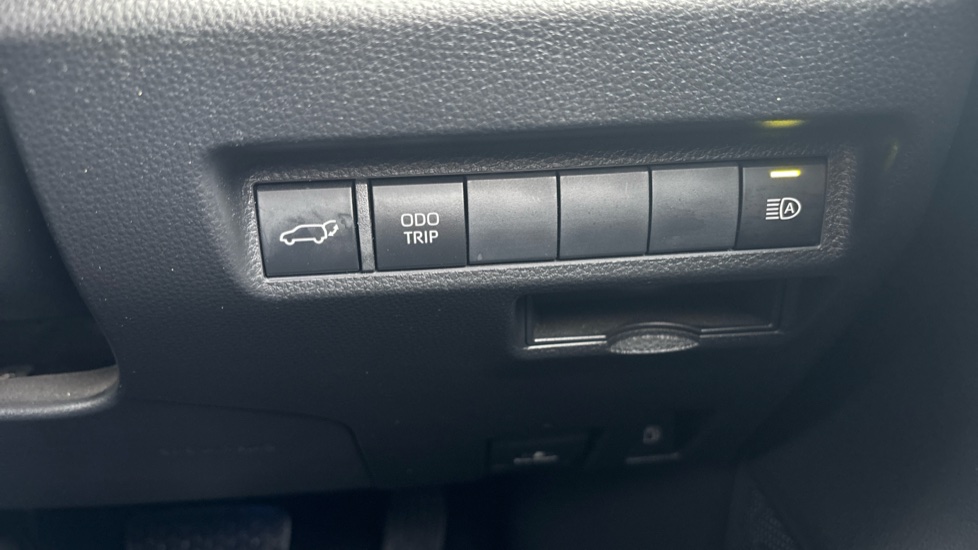 Toyota RAV4 2.5 PHEV Design 5dr CVT Estate - Image 39