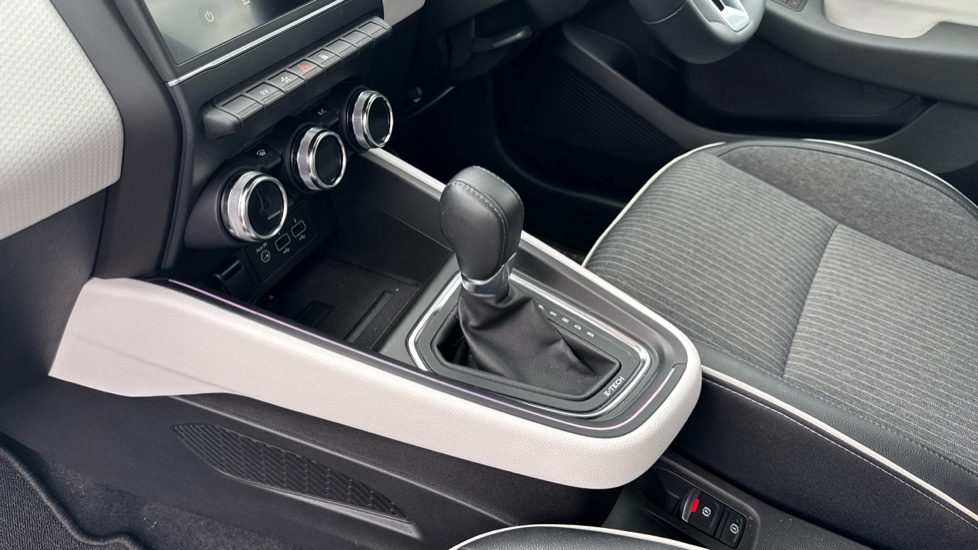 Renault Clio 1.6 E-TECH Hybrid 140 S Edition 5dr Auto Hybrid Hatchback - Image 13