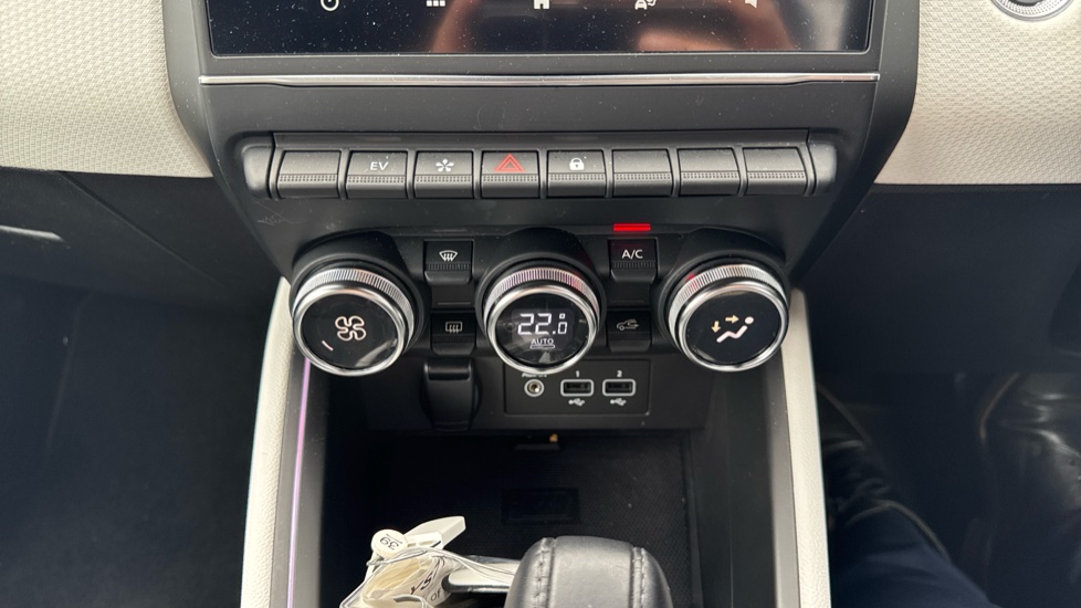Renault Clio 1.6 E-TECH Hybrid 140 S Edition 5dr Auto Hybrid Hatchback - Image 26