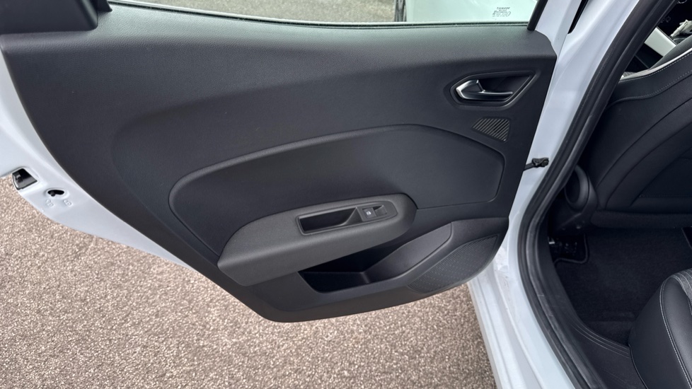 Renault Clio 1.6 E-TECH Hybrid 140 S Edition 5dr Auto Hybrid Hatchback - Image 35