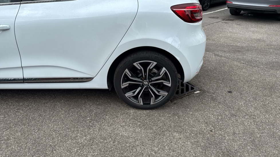 Renault Clio 1.6 E-TECH Hybrid 140 S Edition 5dr Auto Hybrid Hatchback - Image 40