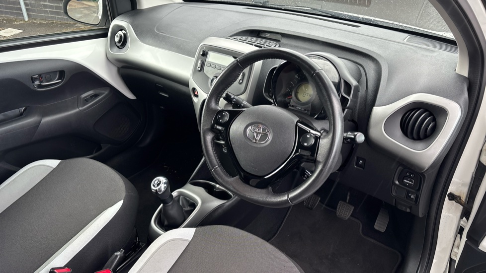Toyota Aygo 1.0 VVT-i X-Play 5dr Petrol Hatchback - Image 11