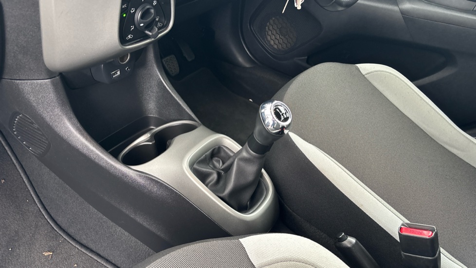 Toyota Aygo 1.0 VVT-i X-Play 5dr Petrol Hatchback - Image 13