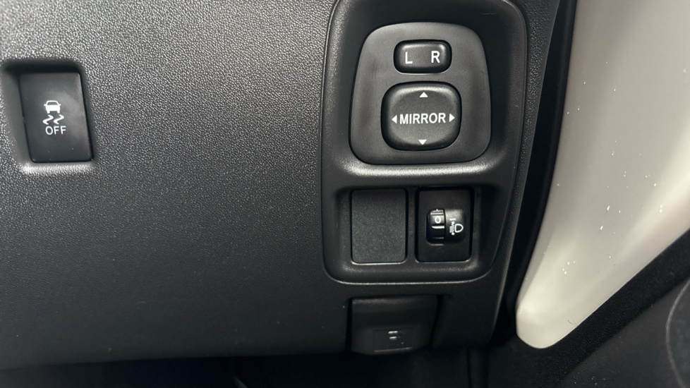 Toyota Aygo 1.0 VVT-i X-Play 5dr Petrol Hatchback - Image 26