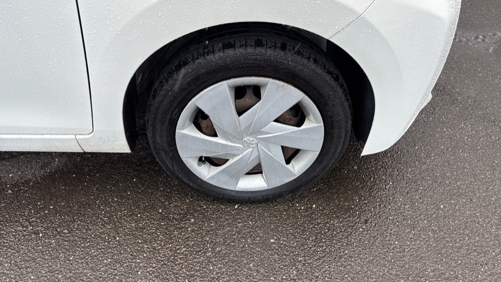 Toyota Aygo 1.0 VVT-i X-Play 5dr Petrol Hatchback - Image 32