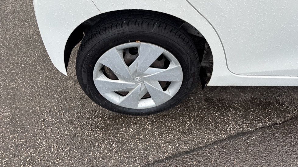 Toyota Aygo 1.0 VVT-i X-Play 5dr Petrol Hatchback - Image 33