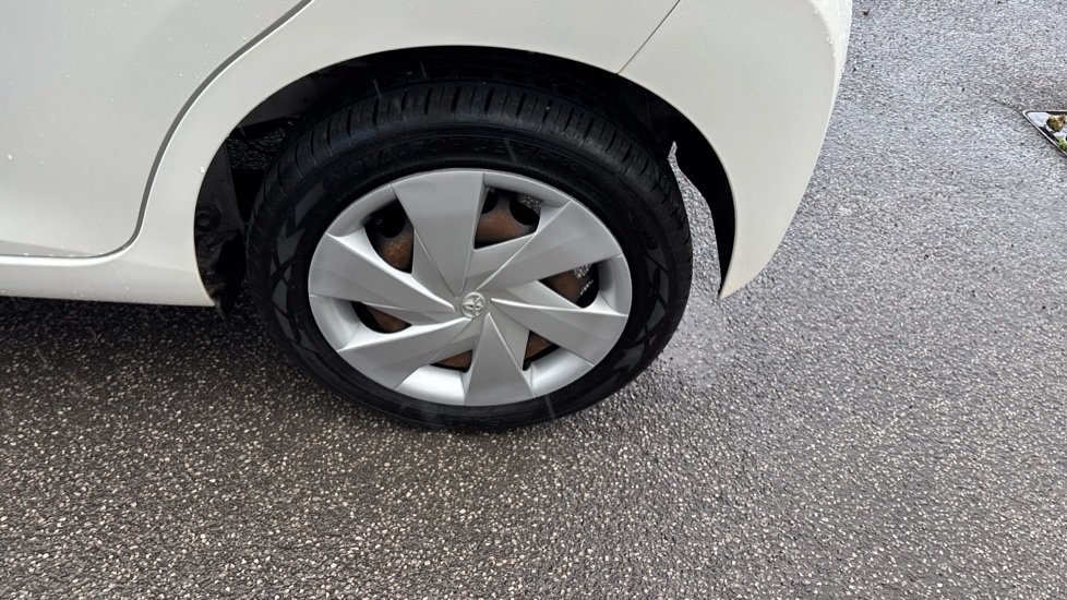 Toyota Aygo 1.0 VVT-i X-Play 5dr Petrol Hatchback - Image 34