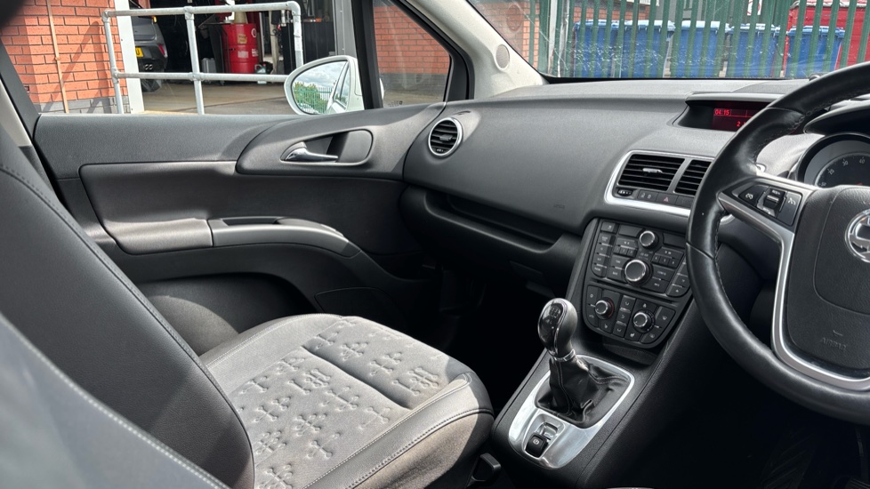 Vauxhall Meriva 1.4i 16V Tech Line 5dr Petrol Estate - Image 14