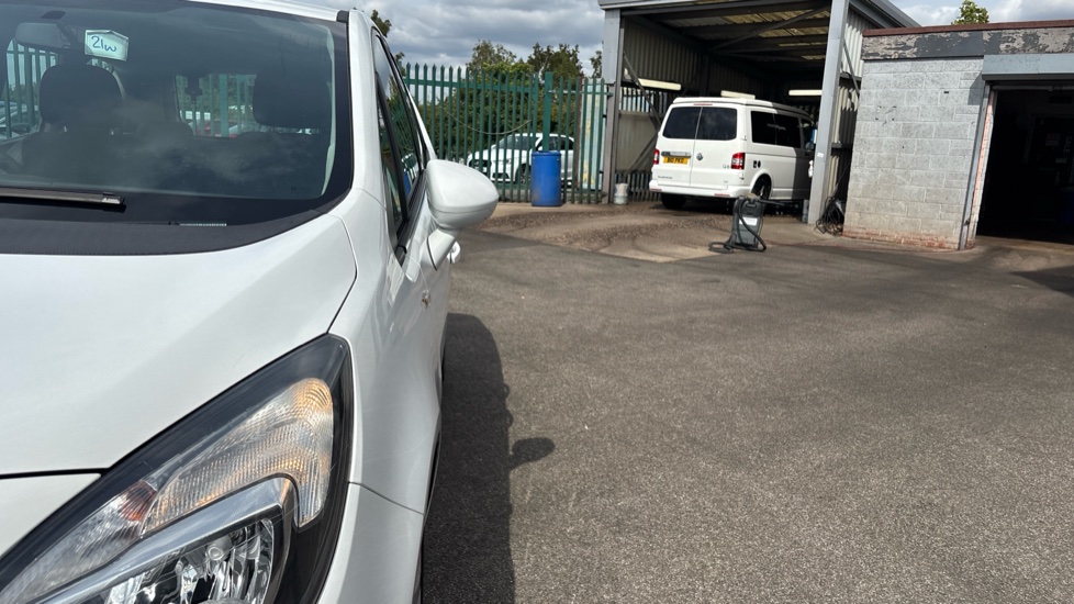 Vauxhall Meriva 1.4i 16V Tech Line 5dr Petrol Estate - Image 25