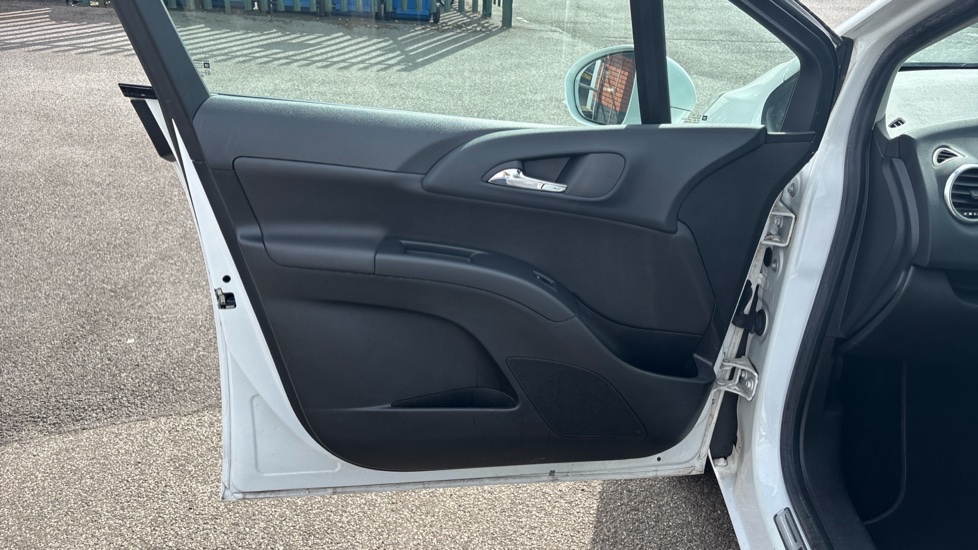 Vauxhall Meriva 1.4i 16V Tech Line 5dr Petrol Estate - Image 30