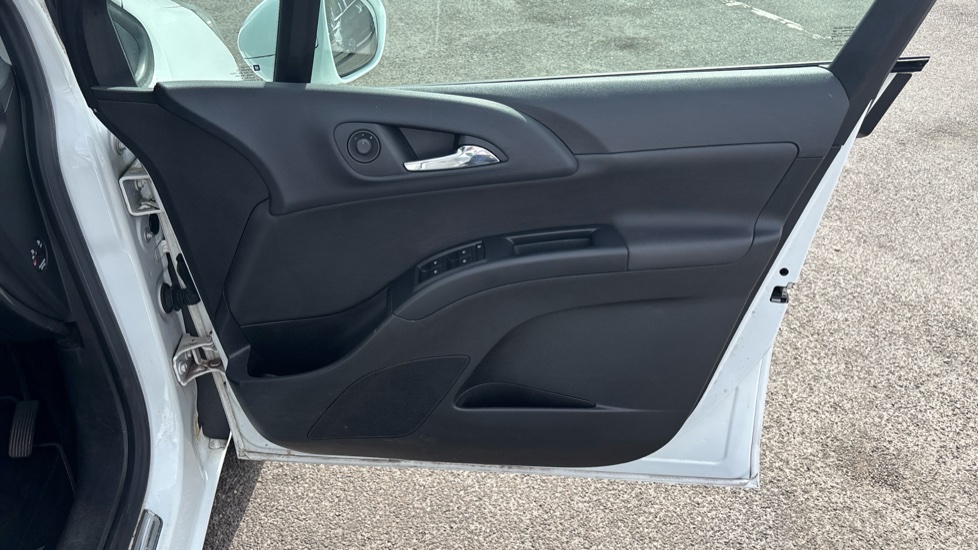 Vauxhall Meriva 1.4i 16V Tech Line 5dr Petrol Estate - Image 31