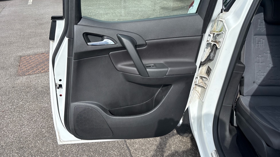 Vauxhall Meriva 1.4i 16V Tech Line 5dr Petrol Estate - Image 32
