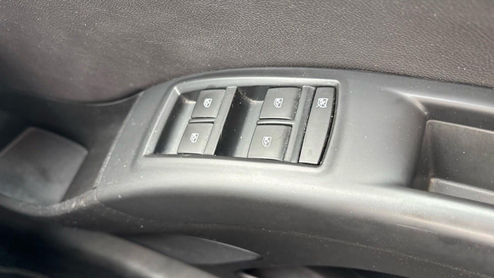 Vauxhall Meriva 1.4i 16V Tech Line 5dr Petrol Estate - Image 38