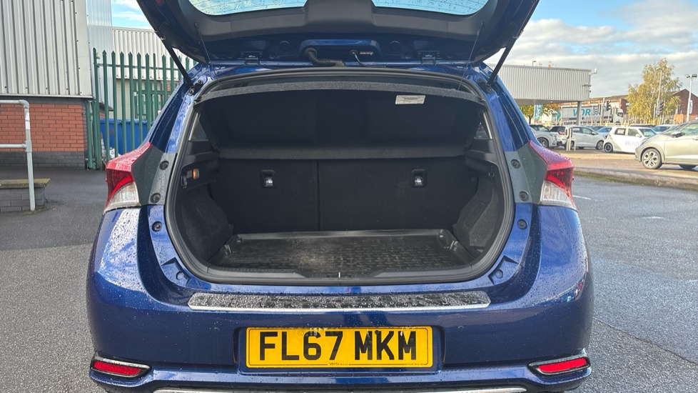 Toyota Auris 1.8 Hybrid Excel TSS 5dr CVT Hybrid Hatchback - Image 4