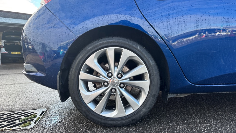 Toyota Auris 1.8 Hybrid Excel TSS 5dr CVT Hybrid Hatchback - Image 7
