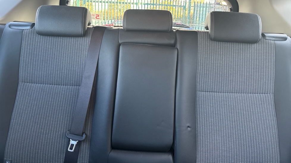 Toyota Auris 1.8 Hybrid Excel TSS 5dr CVT Hybrid Hatchback - Image 15