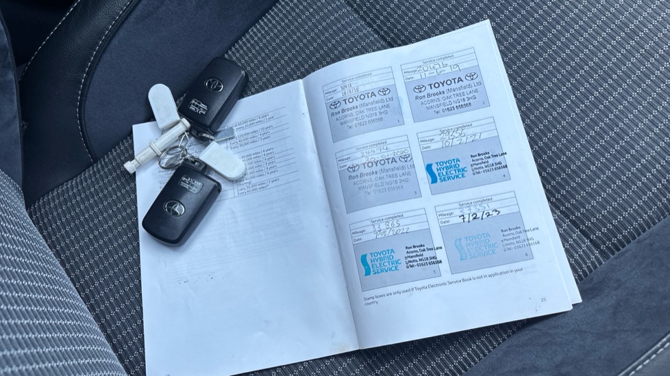 Toyota Auris 1.8 Hybrid Excel TSS 5dr CVT Hybrid Hatchback - Image 19