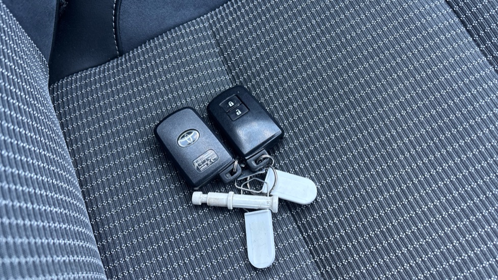 Toyota Auris 1.8 Hybrid Excel TSS 5dr CVT Hybrid Hatchback - Image 20