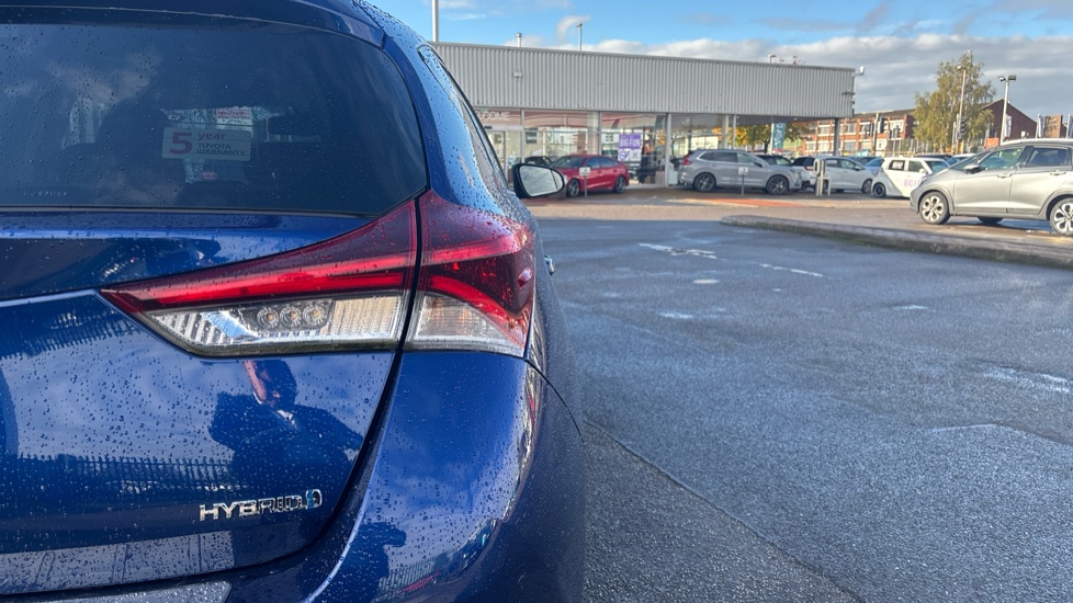 Toyota Auris 1.8 Hybrid Excel TSS 5dr CVT Hybrid Hatchback - Image 23