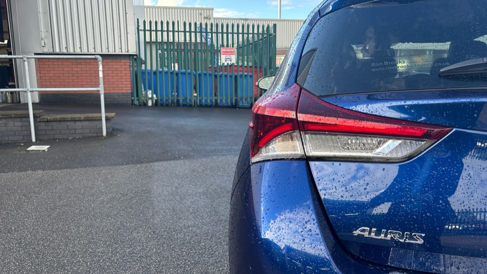 Toyota Auris 1.8 Hybrid Excel TSS 5dr CVT Hybrid Hatchback - Image 24