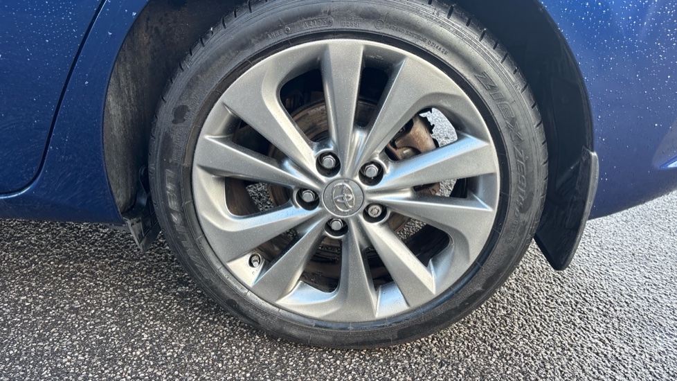 Toyota Auris 1.8 Hybrid Excel TSS 5dr CVT Hybrid Hatchback - Image 25