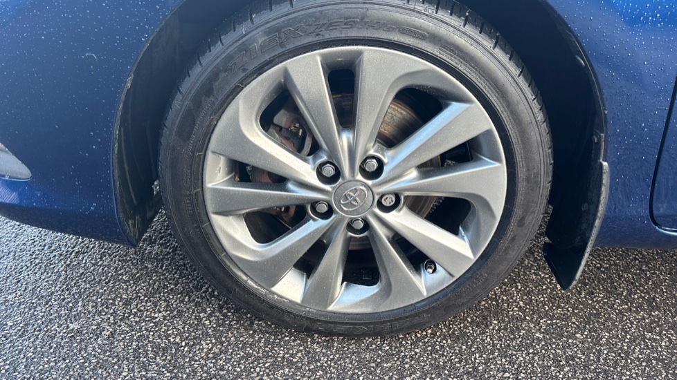 Toyota Auris 1.8 Hybrid Excel TSS 5dr CVT Hybrid Hatchback - Image 26