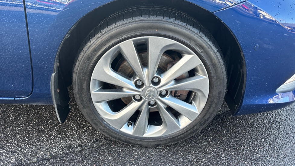 Toyota Auris 1.8 Hybrid Excel TSS 5dr CVT Hybrid Hatchback - Image 27
