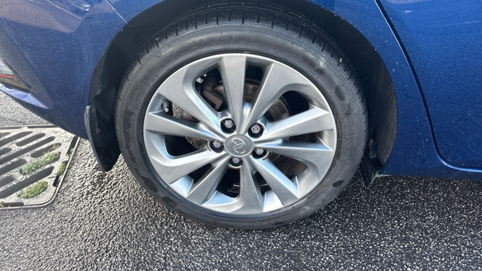 Toyota Auris 1.8 Hybrid Excel TSS 5dr CVT Hybrid Hatchback - Image 28