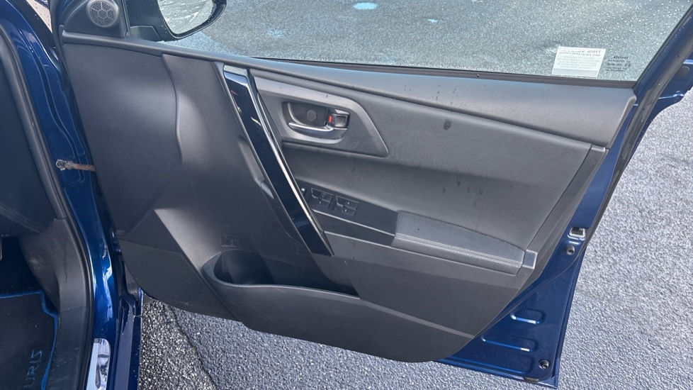 Toyota Auris 1.8 Hybrid Excel TSS 5dr CVT Hybrid Hatchback - Image 29