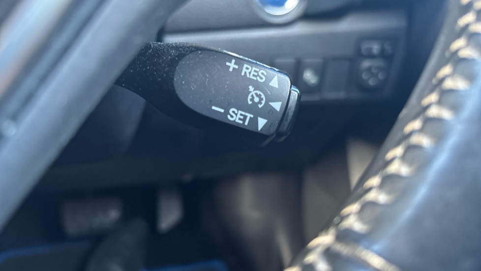 Toyota Auris 1.8 Hybrid Excel TSS 5dr CVT Hybrid Hatchback - Image 48