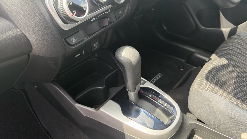 Honda Jazz 1.3 SE 5dr CVT Petrol Hatchback - Image 13
