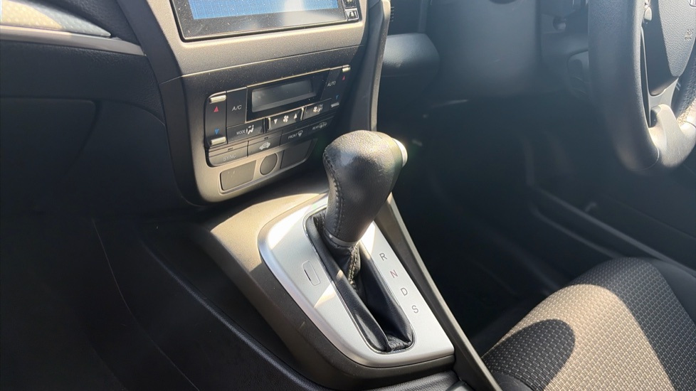 Honda Civic 1.8 i-VTEC SE Plus 5dr Auto [Nav] Petrol Hatchback - Image 13