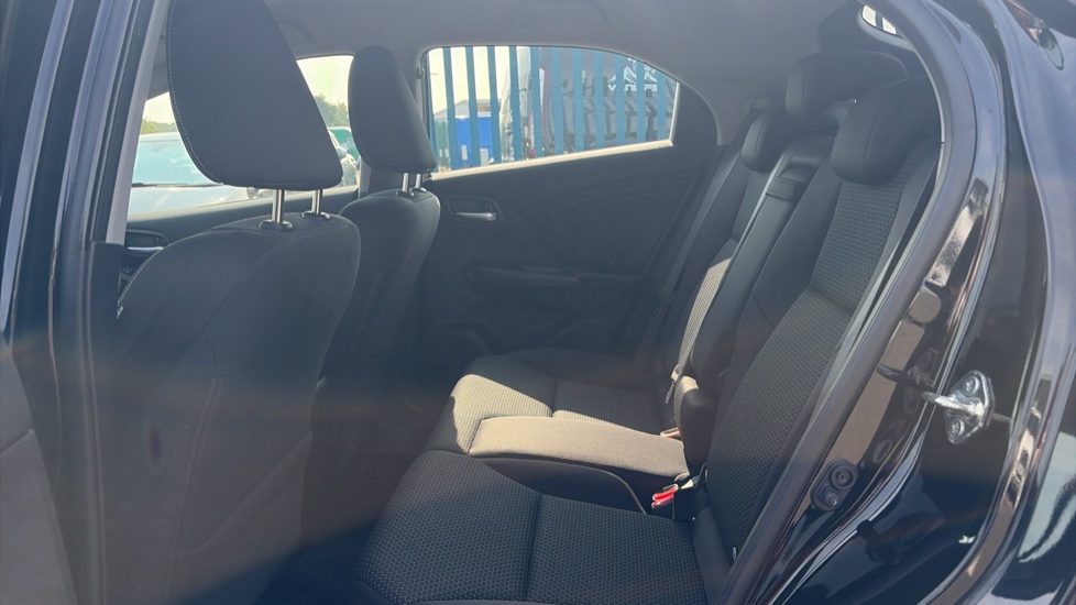 Honda Civic 1.8 i-VTEC SE Plus 5dr Auto [Nav] Petrol Hatchback - Image 16