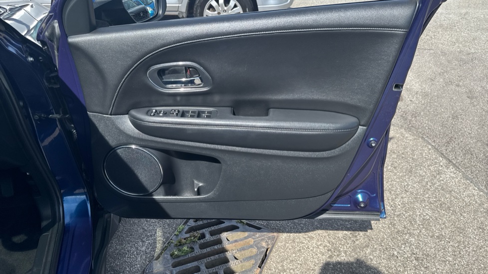 Honda HR-V 1.5 i-VTEC EX CVT 5dr Petrol Hatchback - Image 30